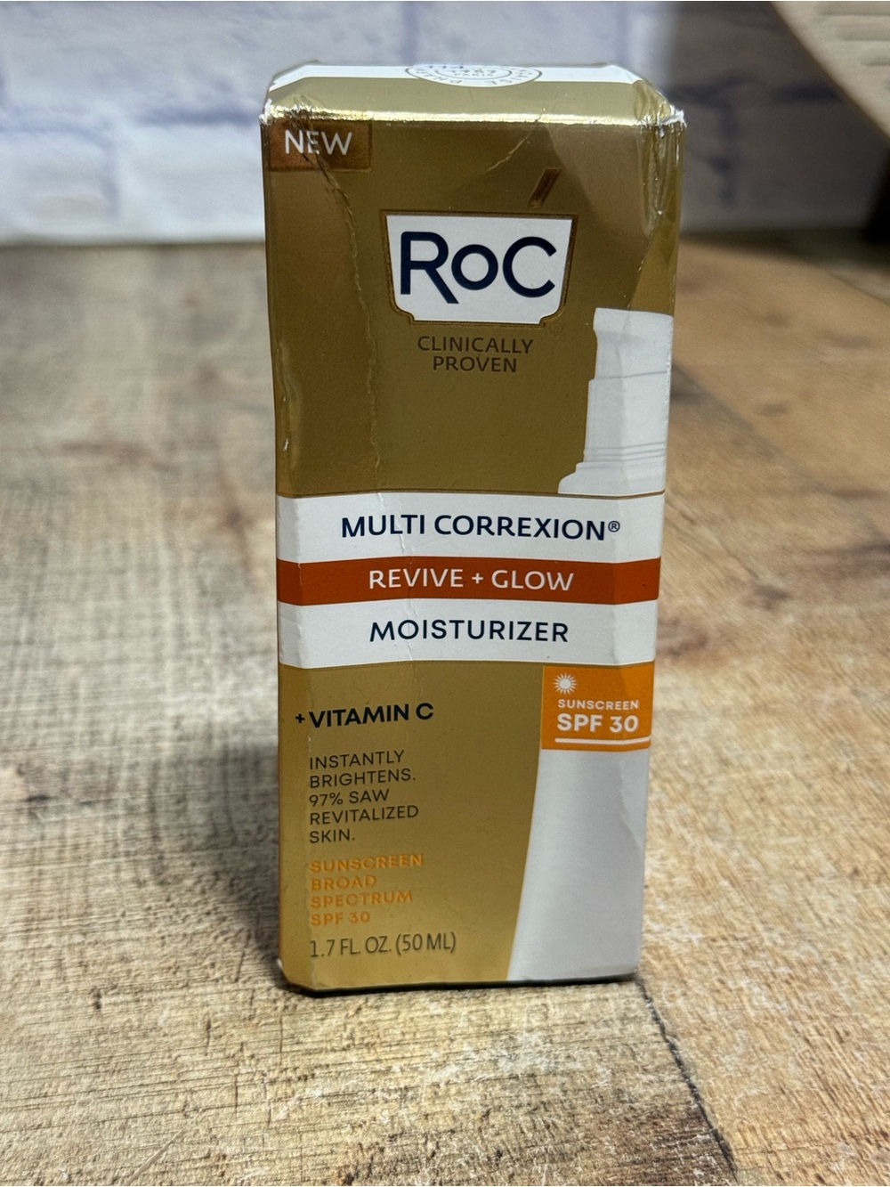 ROC MULTI CORREXION REVIVE + GLOW MOISTURIZER SPF 30 1.7 OZ BOX 10/2026.
Expire